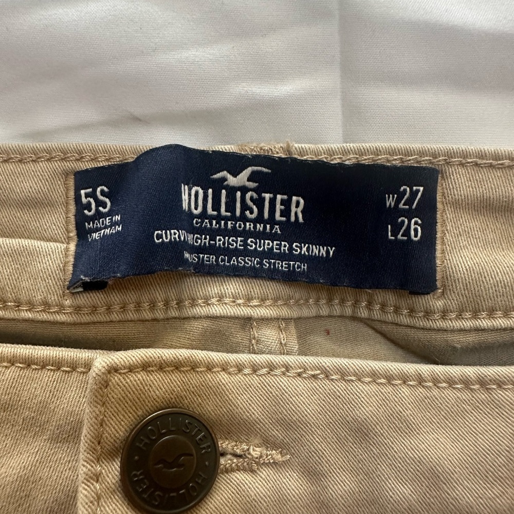 Hollister Curvy-Rise Skinny Pants in Beige